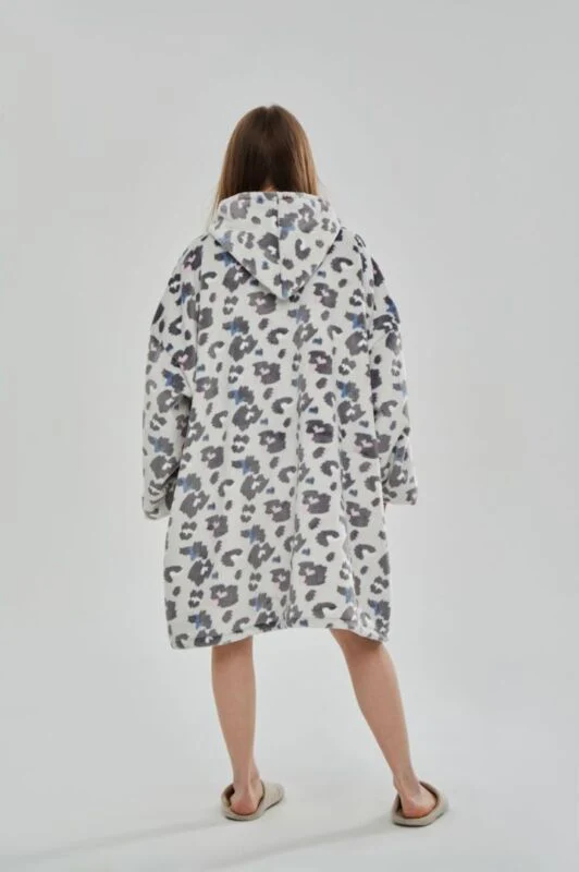 Oversized Winter Hoodie Blanket - Image 15
